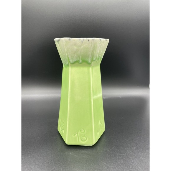 HULL USA VINTAGE VASE - PAGODA P3 AMERICAN ART WITH CHINESE SCRIPT - GREEN USA - Picture 2 of 8